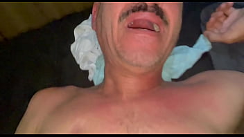 best 男性たちがセックスしているときにドアマンが部屋に入り彼もペニスに入りおいしそうにうめき声を上げました full red best