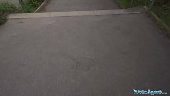 best public agent milf наклоняется для толстого члена на улице в сарае в саду best