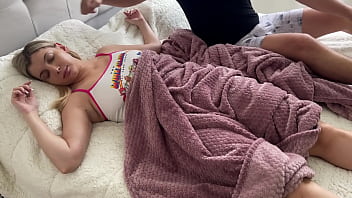 best 私の義理の兄弟は私を使い義理の両親が隣の部屋にいる間に私を best